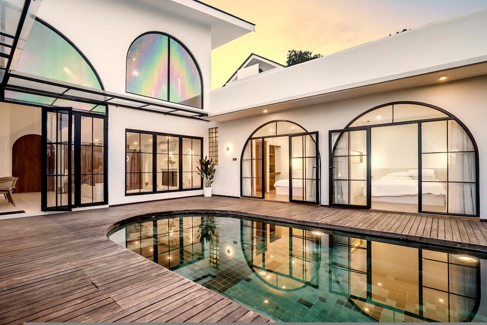 Casa Copper by Alfred in Bali - Tropical Luxury 3BR Pool Villa in the Heart Canggu