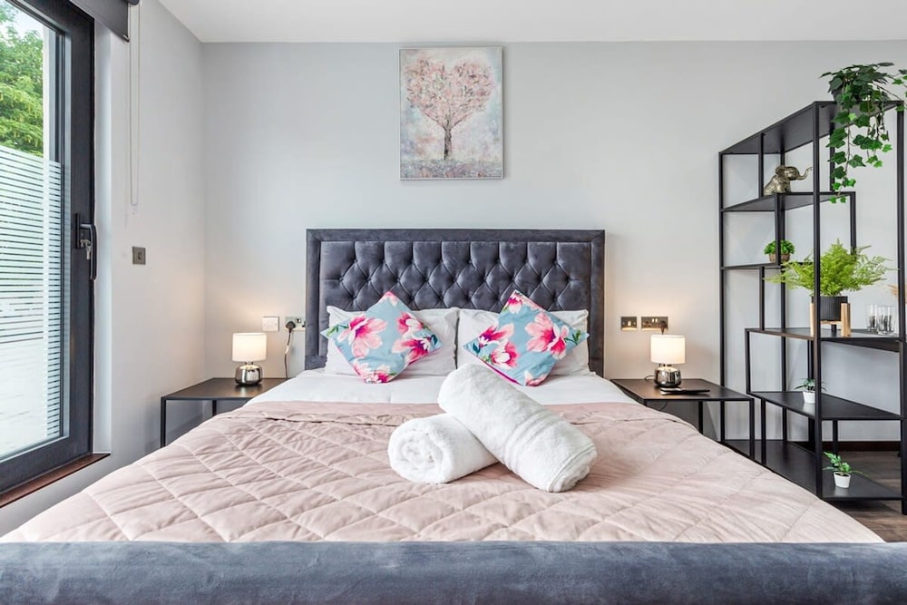 Modern Serviced Studio Flat Near Central London