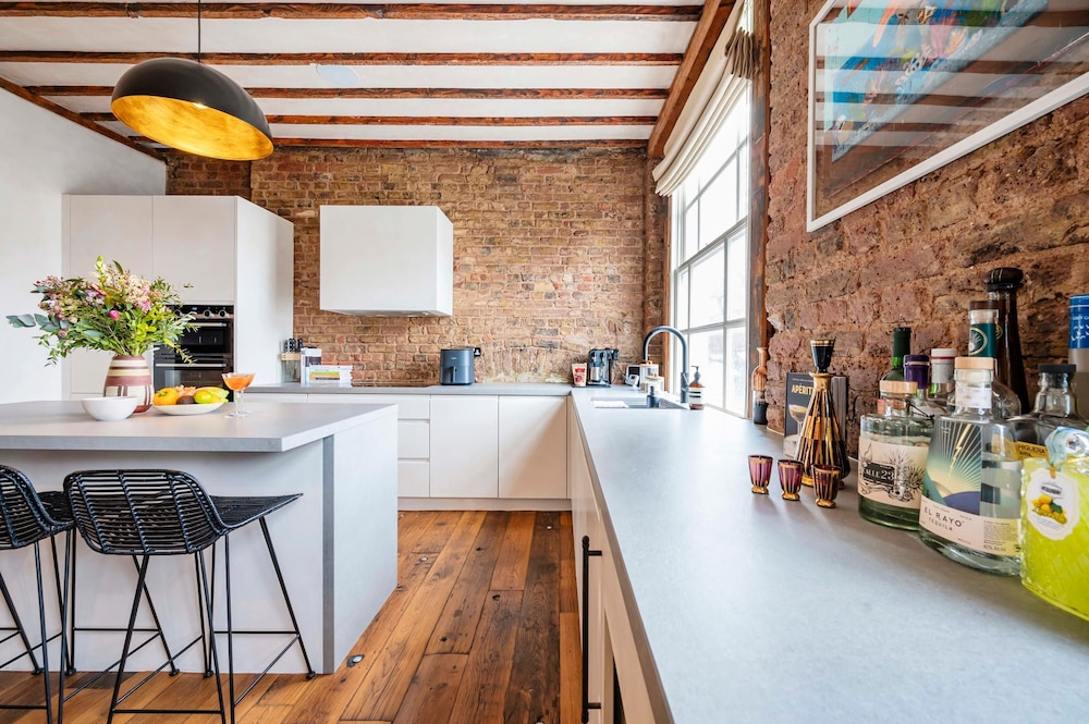 Long Term Stay- Notting Hill by Out of Office Lifestyle