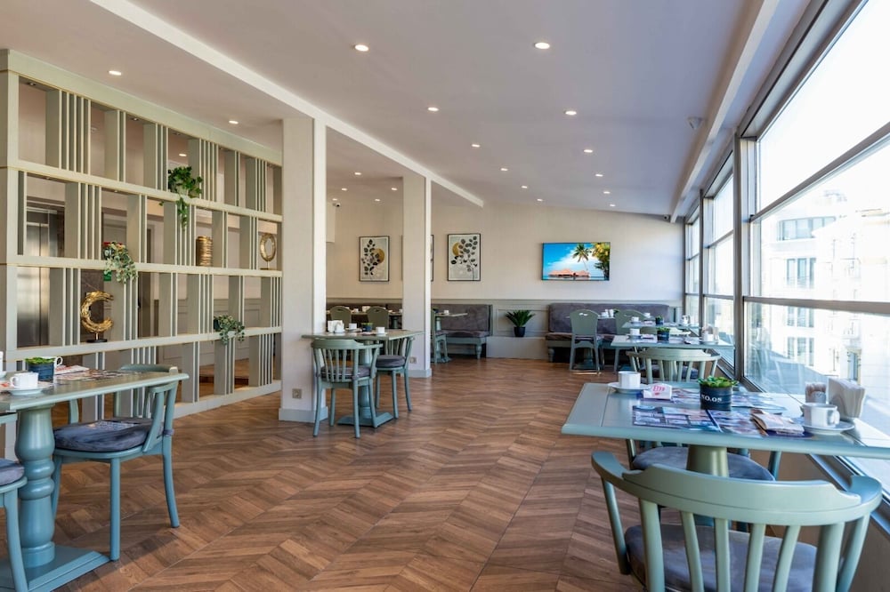 Genova Hotel - Image 25