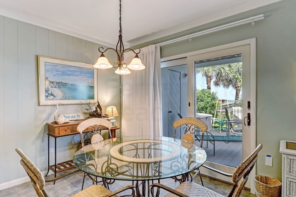 Fernandina Beach Vacations - Dog Friendly Oceanfront Beach House by RedAwning - Property Image 20