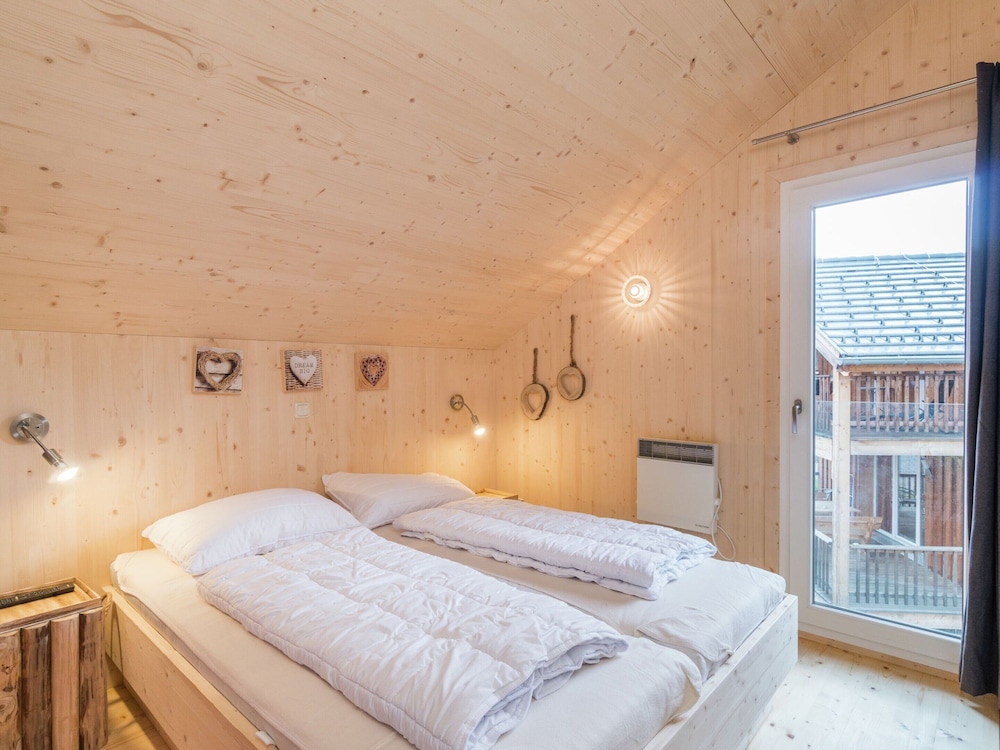 Cosy Chalet With hot tub