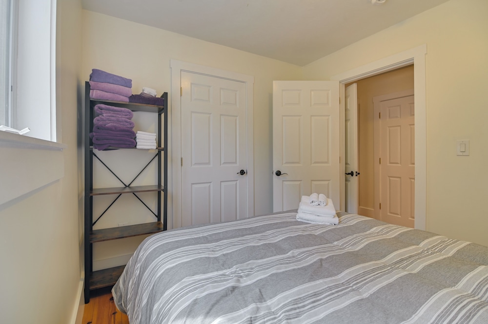 7 Mi to Cranmore Ski Resort! Family Escape w/ Yard