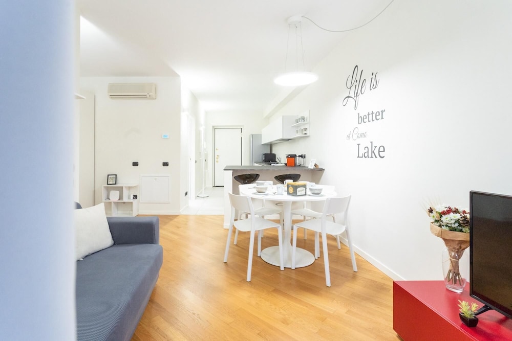 White Flat in Como City Center