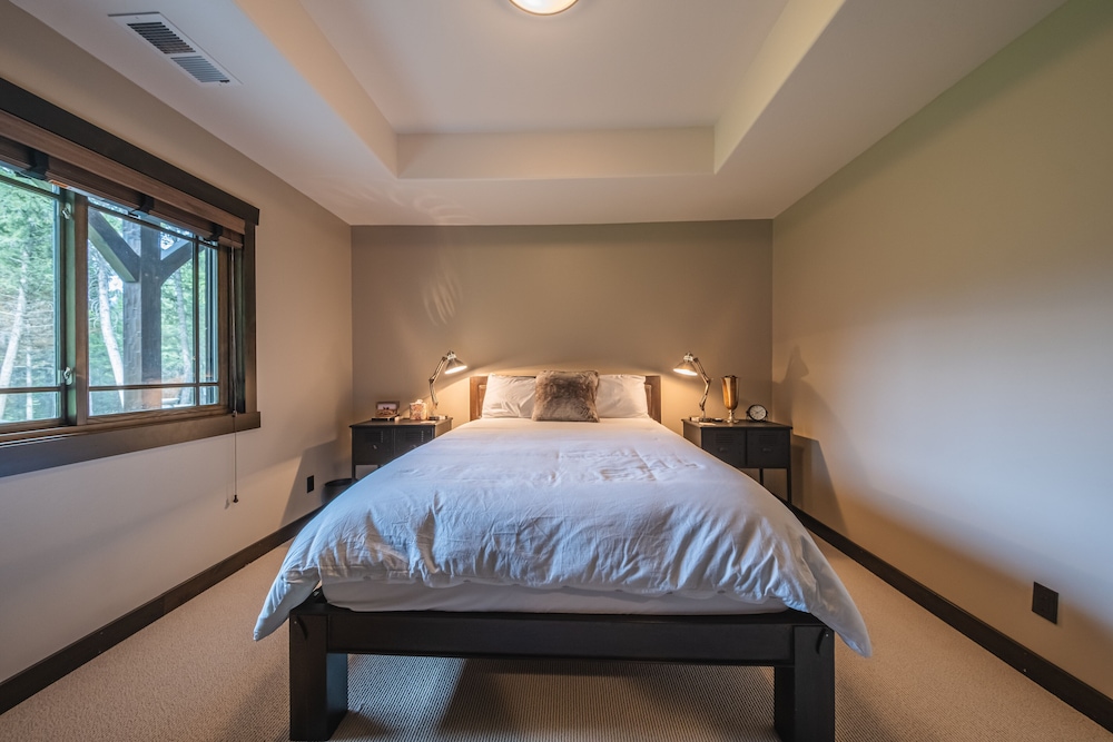 Chateau Fortine Retreat for 6! view 5