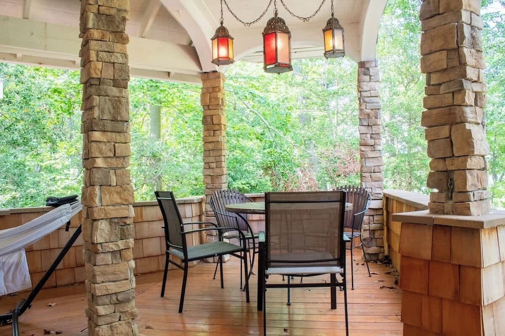Creekside Haven With Dock Scenic Views