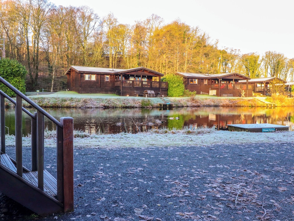 Lakeside Lodge