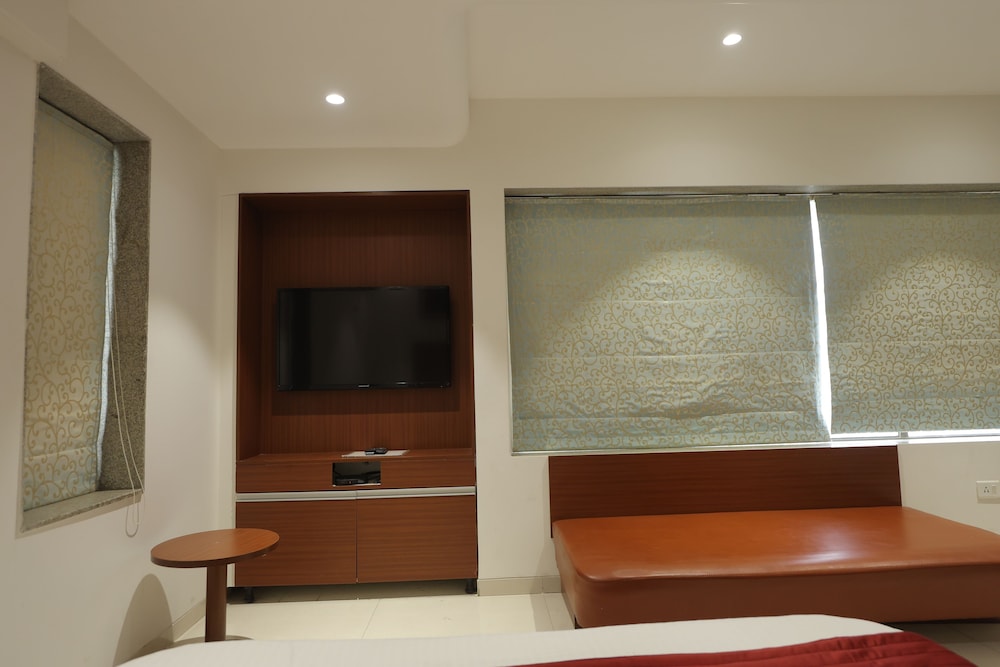 Hotel Shreeji Vatika-Airport Road
