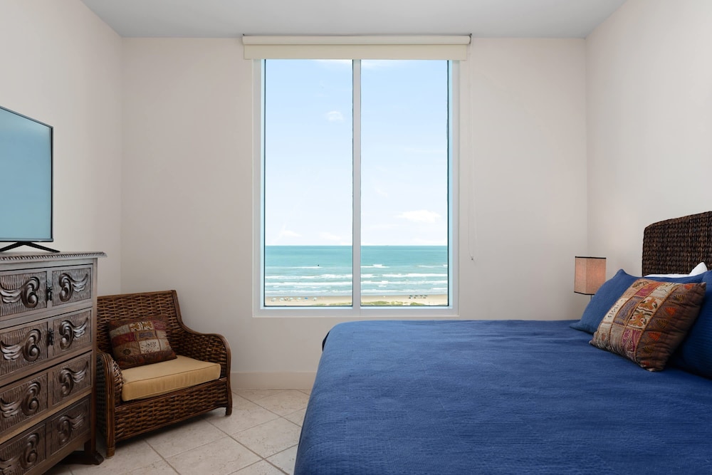 Prestigious Luxury Beach & Bay Patios Xl Size 3 Bedroom Apts