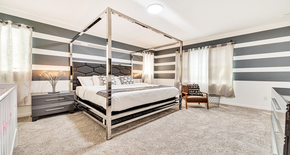 Family Oasis: Pool, Jacuzzi & Resort Access - Image 4