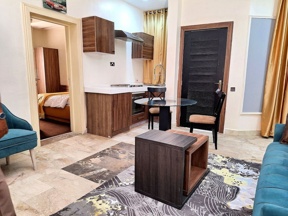 Luxxe Suites By Almond