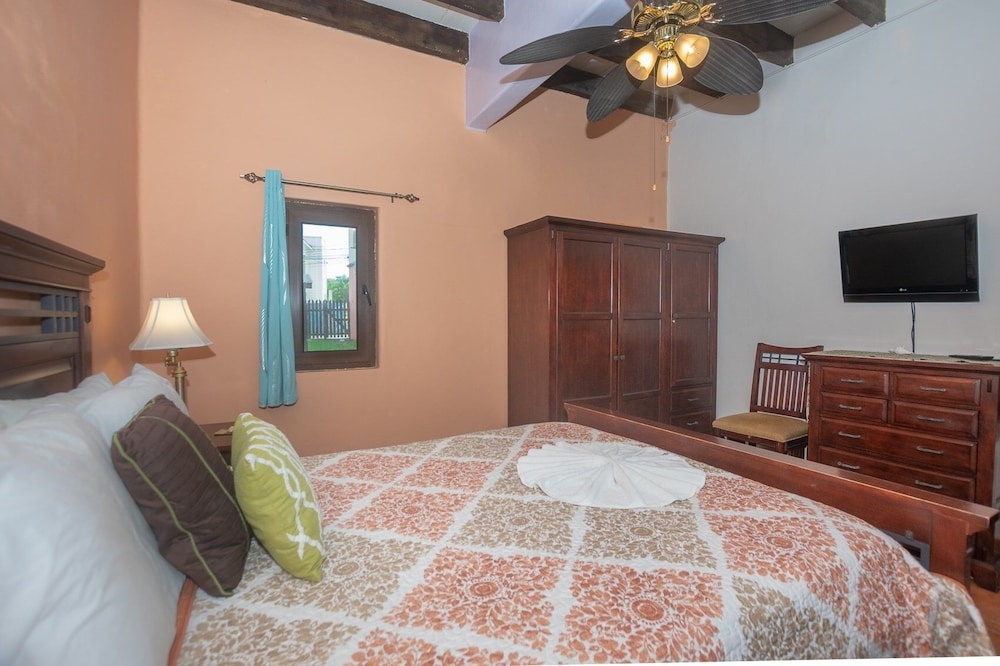 Caribbean Breeze 6a 2 Bedroom Condo by Redawning view 5