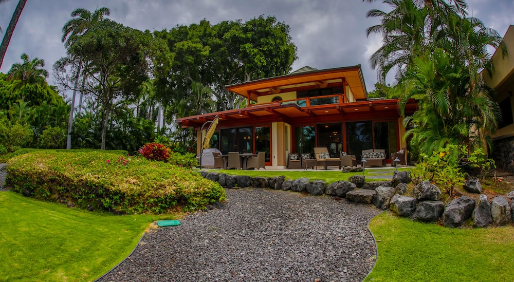 Alii Point #15 - Almost Oceanfront 3 Bedroom Home by RedAwning
