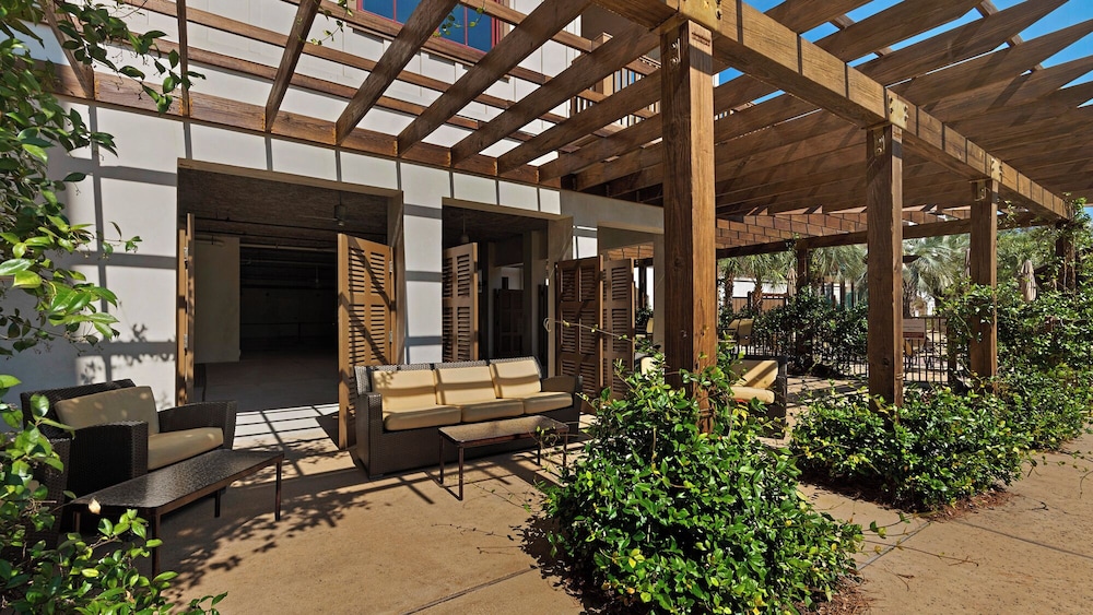 Coastal 3BR Condo With Pool & Shuttle : Snowbird Friendly!