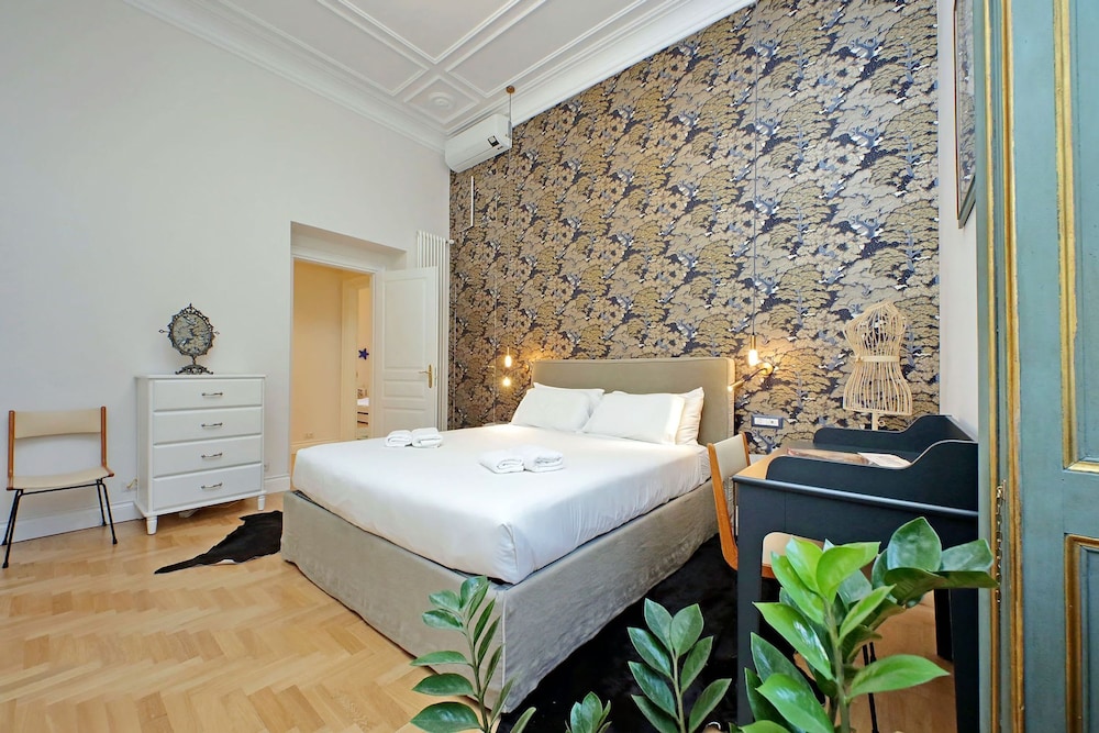 Rare Large and Elegant Rome Apartment in Prati Neighborhood Perfect for Families or Friends