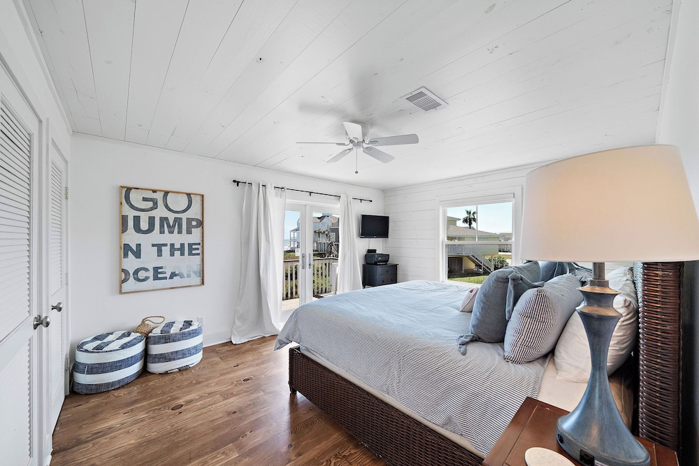 Coastal Cottage by Ryson Vacation Rentals