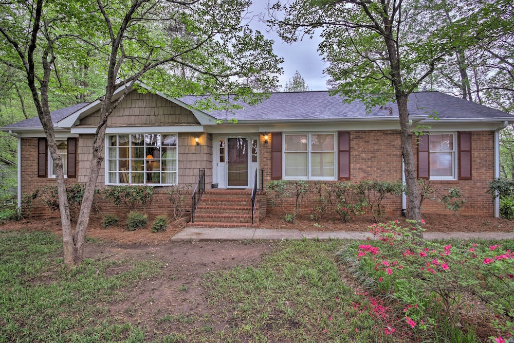 Spacious Family Home - 17 Miles to Winston-salem!, photo 16