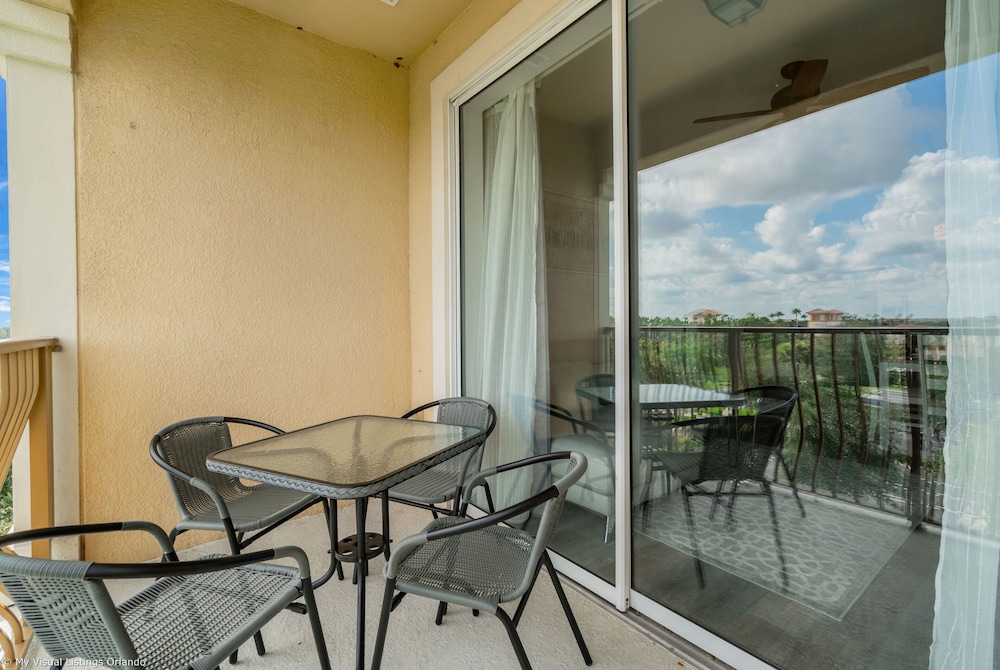 Stylish and Contemporary Vista Cay Hideaway - Lake View 3bd/2ba #3vc4126