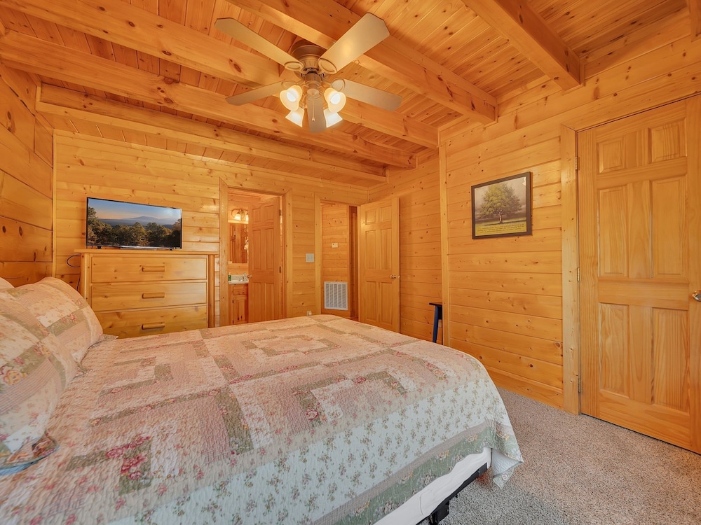 Ern821 - Tranquil Times 5 Bedroom Cabin
