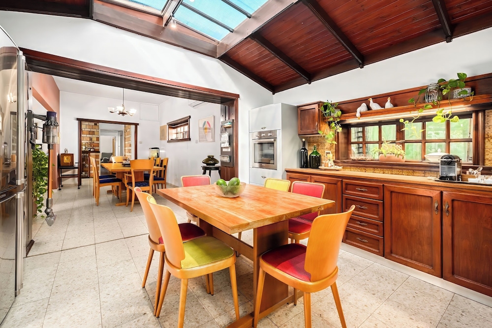 Relax in a Garden Oasis by Sea N' Rent