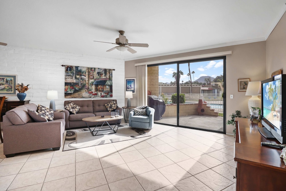 2BR 2BA Charming Cathedral City Condo With Territorial Views