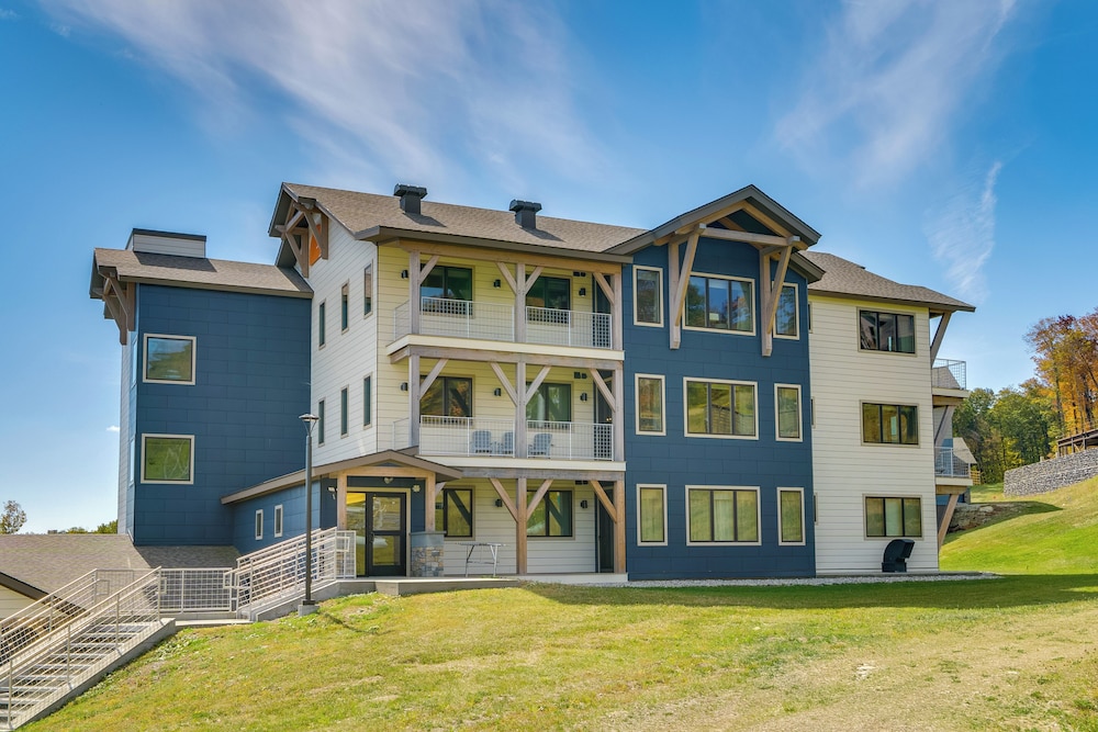 Ski-in/out Okemo Mountain Resort Condo w/ Balcony