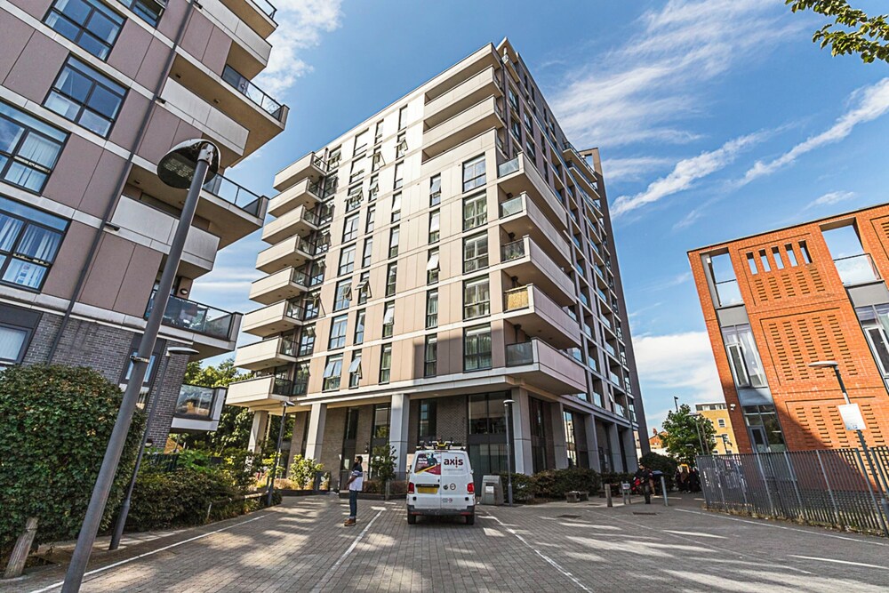 Stylish Canary Wharf Retreat For 2