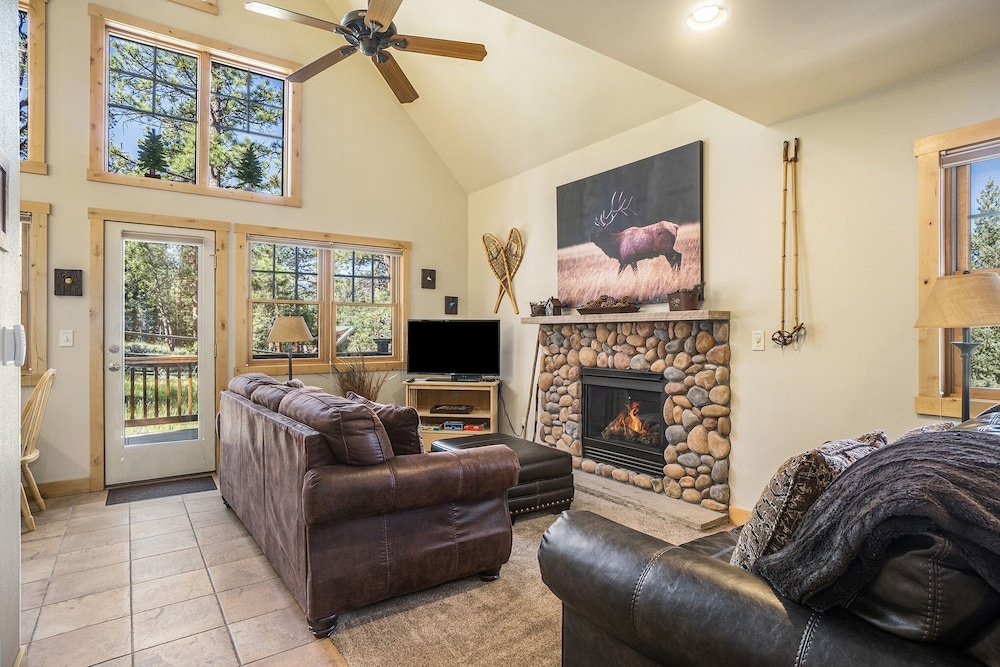 Solitude Bobcat 7 - Estes Park 2 Bedroom Condo by RedAwning - Property Image 32