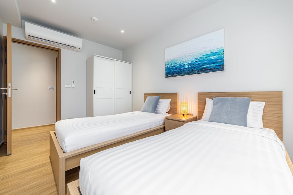 Seaside 2BR 200 m to BangTao beach