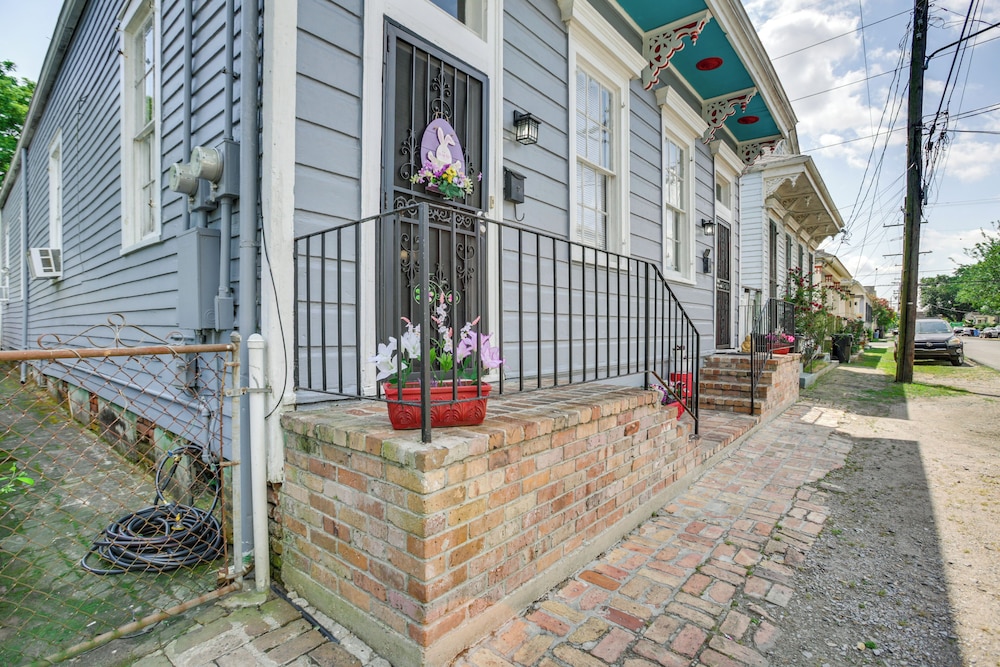 Walk to Magazine St: Nola House in Irish Channel!