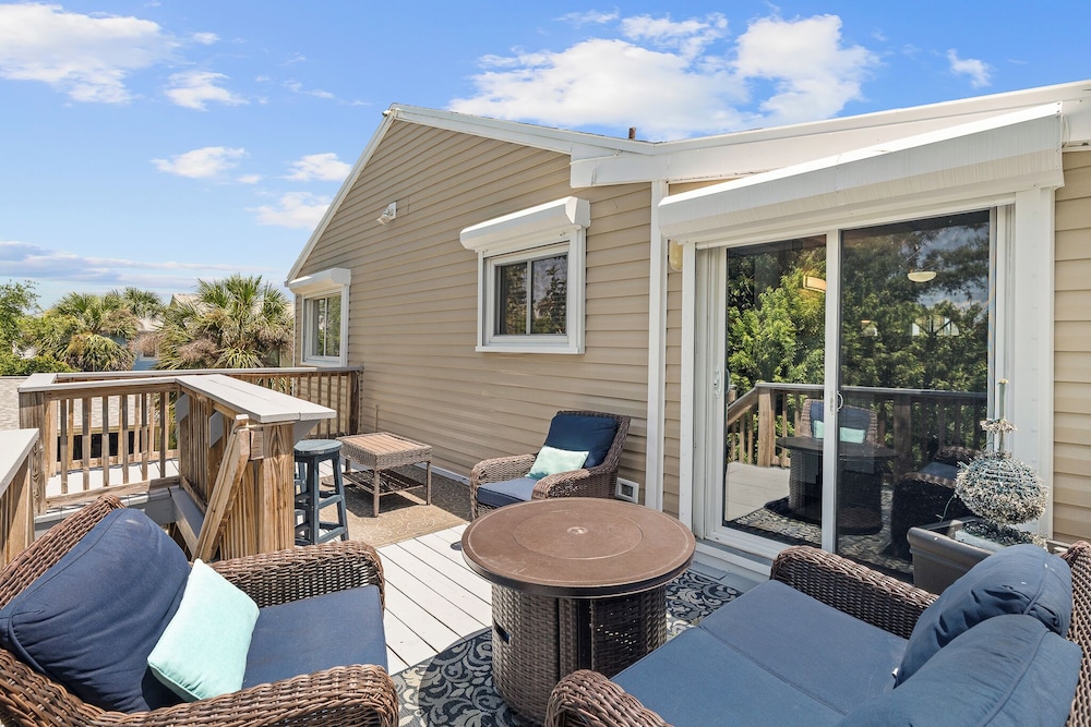 4BR Beach House Spacious Steps From Sand