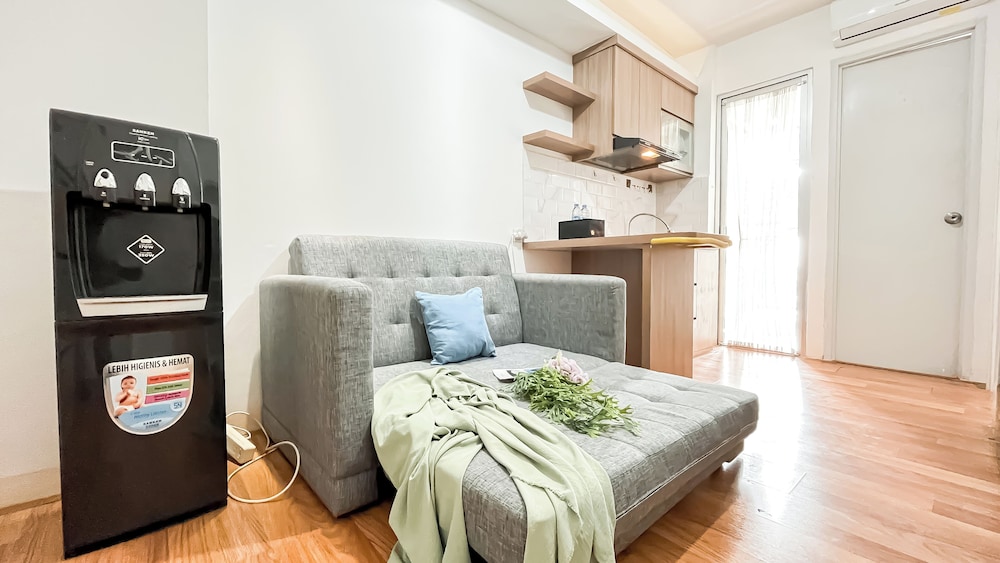 Warm And Comfy 2Br At Bassura City Apartment