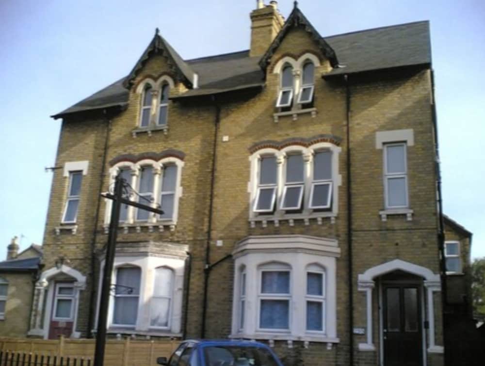 Oxford Vacations - Athena Guest House - Property Image 16
