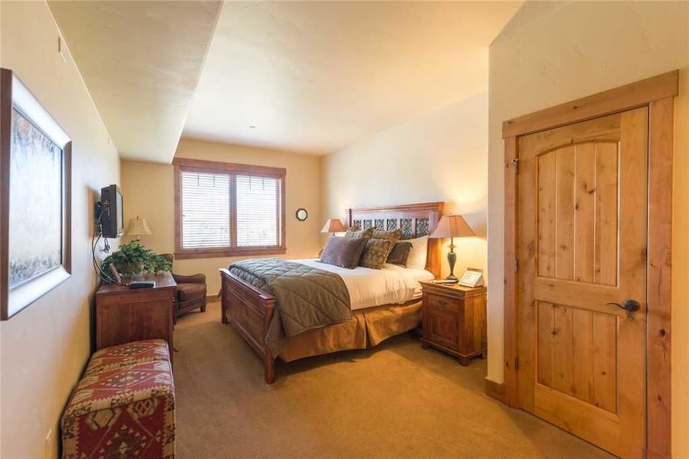 5101 Emerald Lodge, Trappeur's Crossing Apartment 3