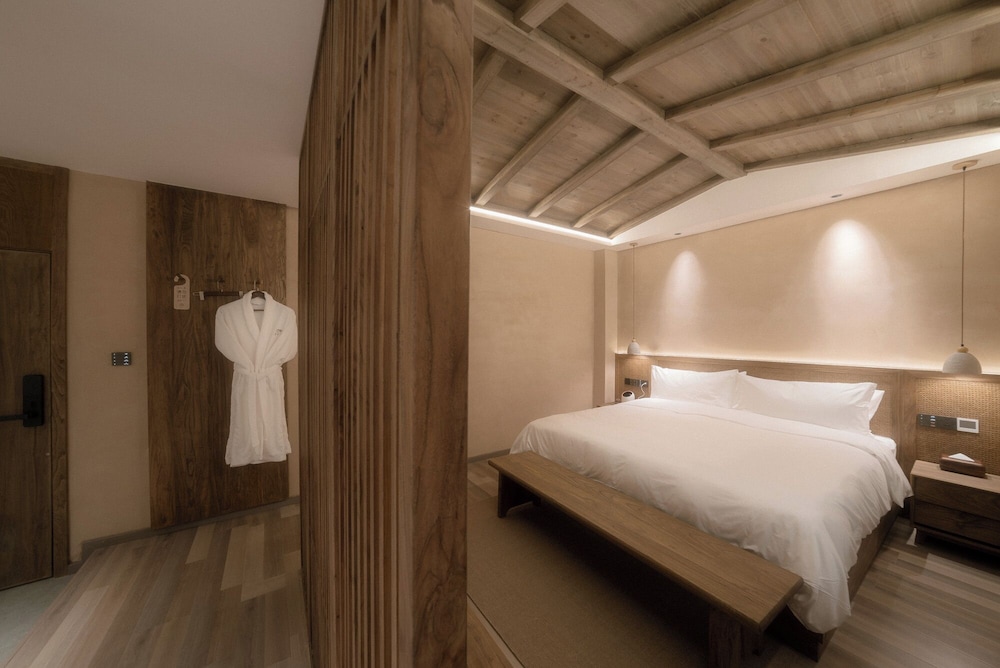 Shishe Spring Designer Homestay