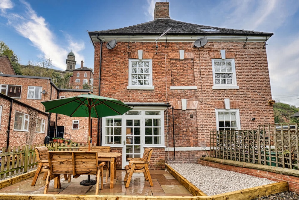 Host Stay Underhill House