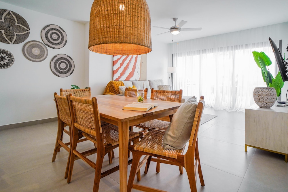 Luxury 3 Bedroom Apartment at the Beach