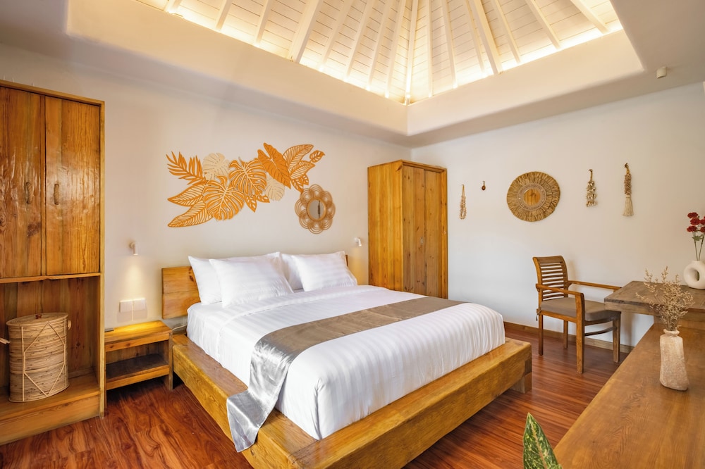 Peaceful Luxe Villa near Beach in Pecatu view 3
