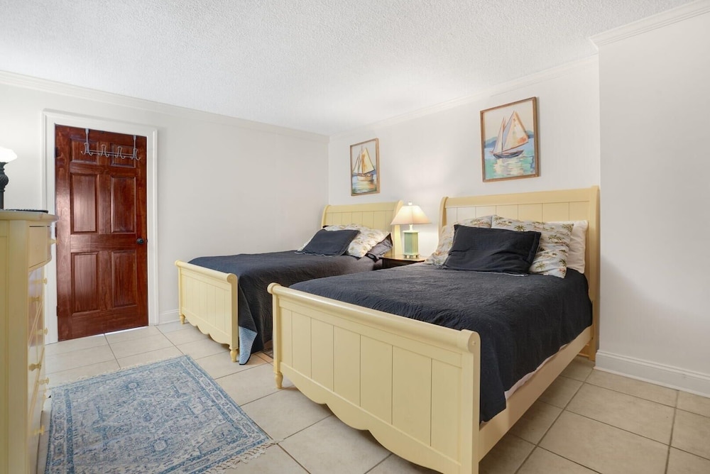 High Point North 7a 3 Bedroom Condo by RedAwning view 2