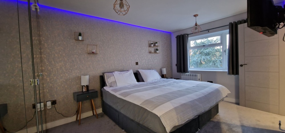 Beautiful 1-bed Apartment in Derbyshire view 4