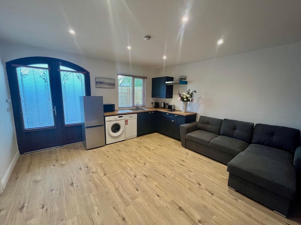 1-bed Cosy Cottage Near Emerald Park - Sleeps 5