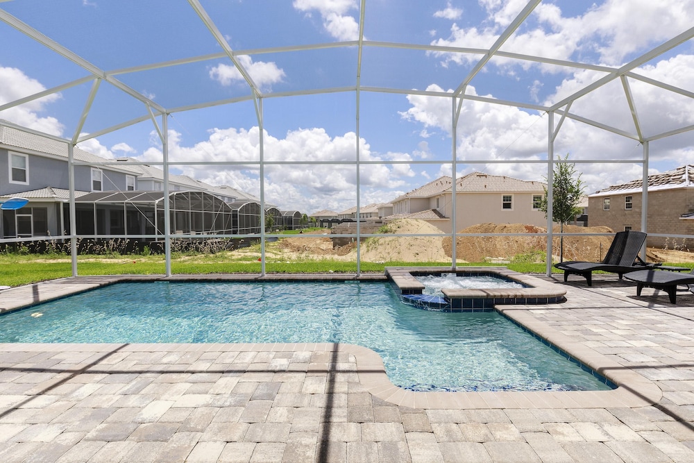 Tropical Escape by Orlando Short Term - Image 1