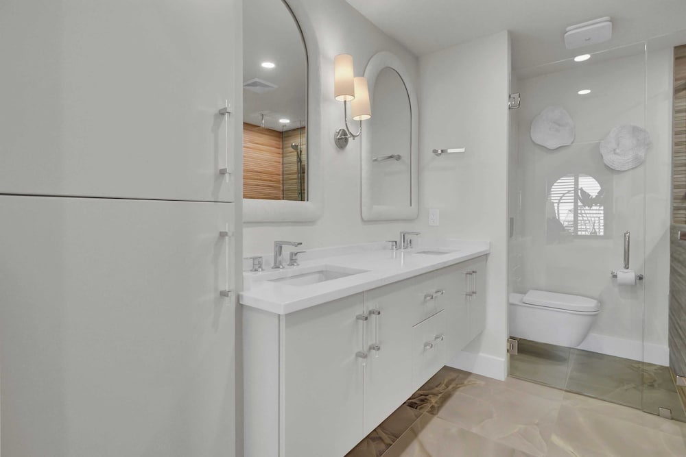 516 Seascape Oceanfront Condo With Pool Access in Wild Dunes