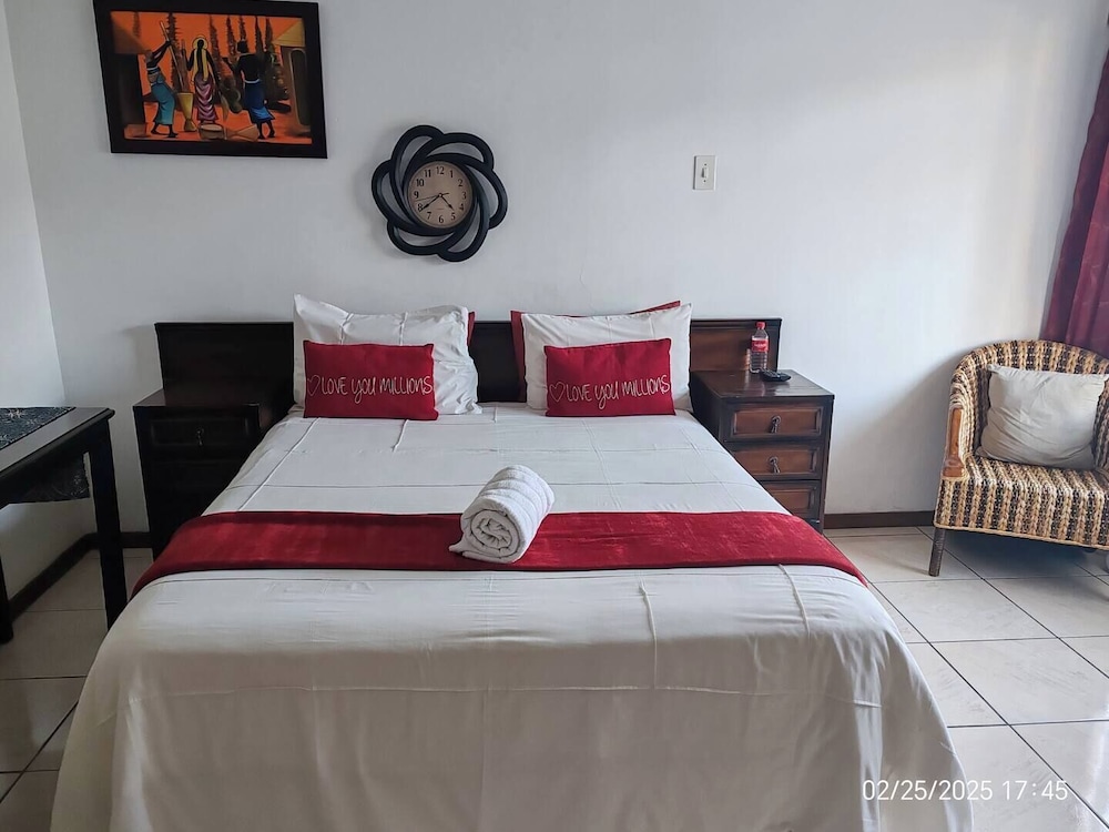 Room-charming Tshwane B&B With Secure En