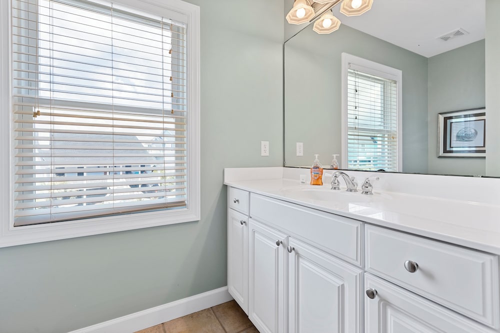Sea La Vie (North Topsail) by Topsail Realty