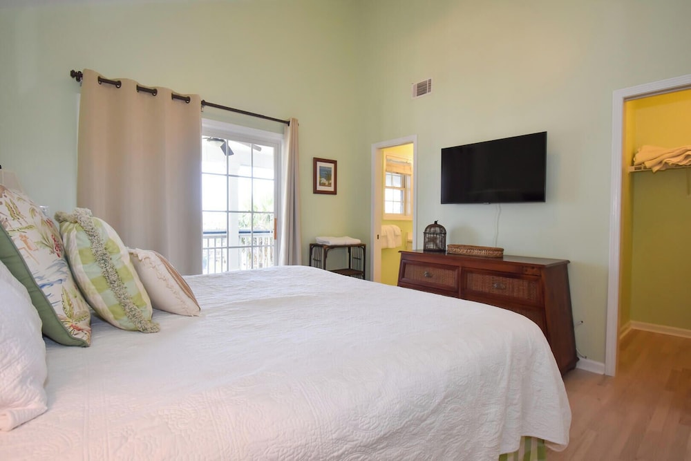 Spacious 4-bed, 4-bath Home in the Heart of Fripp Island