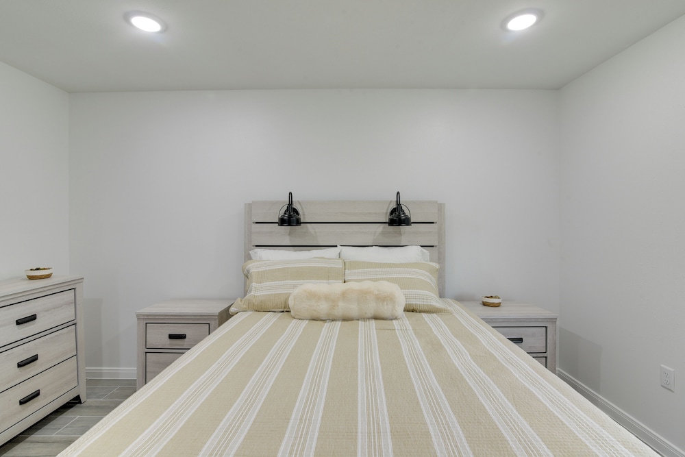 3 Mi to Bolivar Beach: Quiet Condo w/ Balcony
