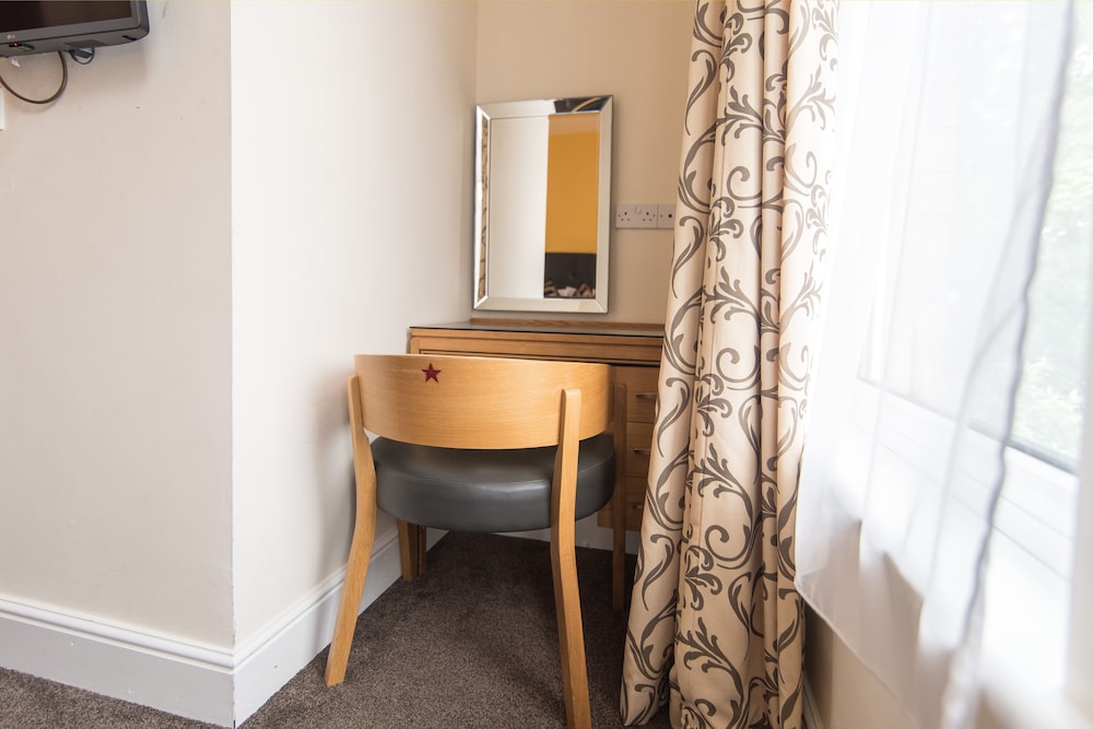 The Linden Leaf Rooms - Classy Studios