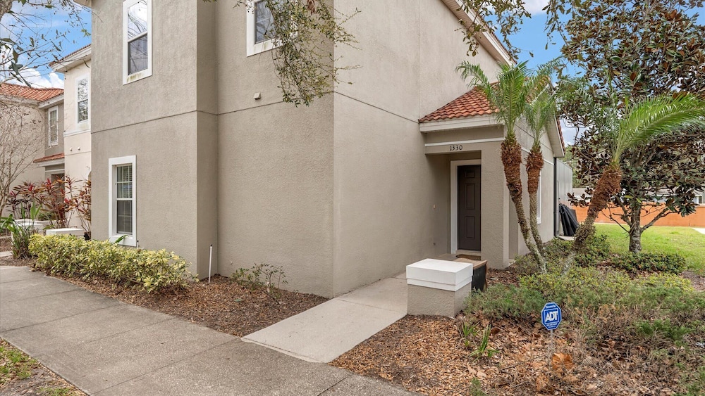 Spacious 4BR Family Townhouseprivate Pool & BBQ