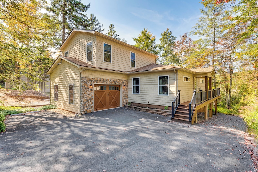 Arrowhead Lake Retreat w/ Dock + Pool Access!